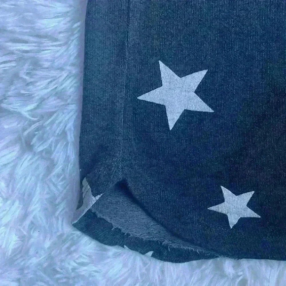 Sundry skirt. Size 4/XL. Charcoal gray with white stars. Sweatshirt material. - Picture 4 of 5